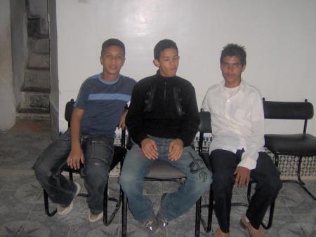 au millieur c'est moi adil le blan et tarik et rodwan